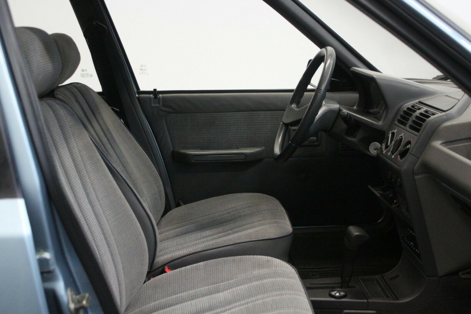 Fahrzeugabbildung Peugeot 205 Automatik Sammler-Zustand
