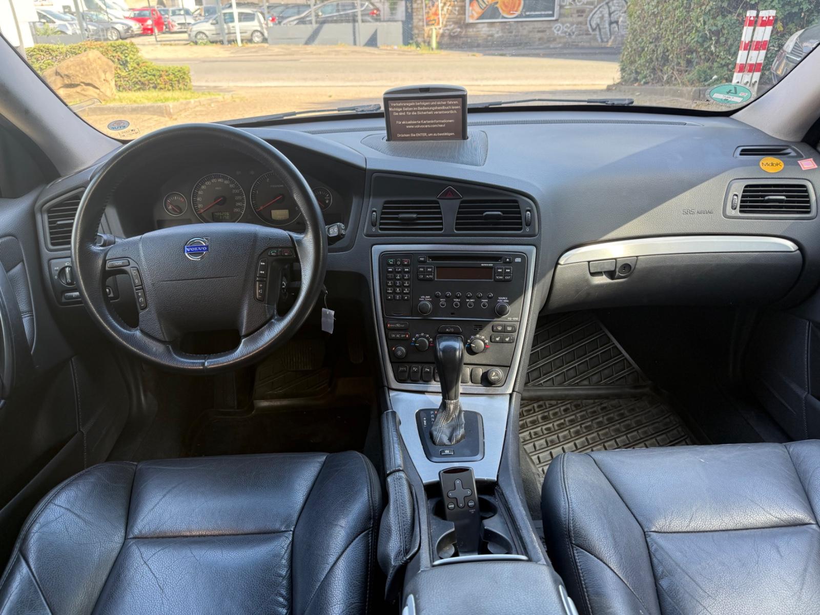 Volvo V70 2004 — photo 11
