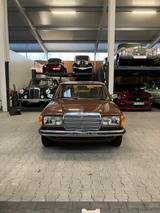Mercedes-Benz 200 ( W123 ) - Mercedes-Benz W123