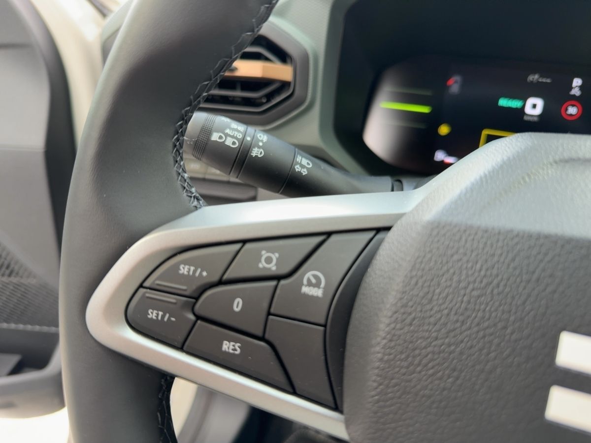 Fahrzeugabbildung Dacia Duster Neuer Extreme HYBRID 140