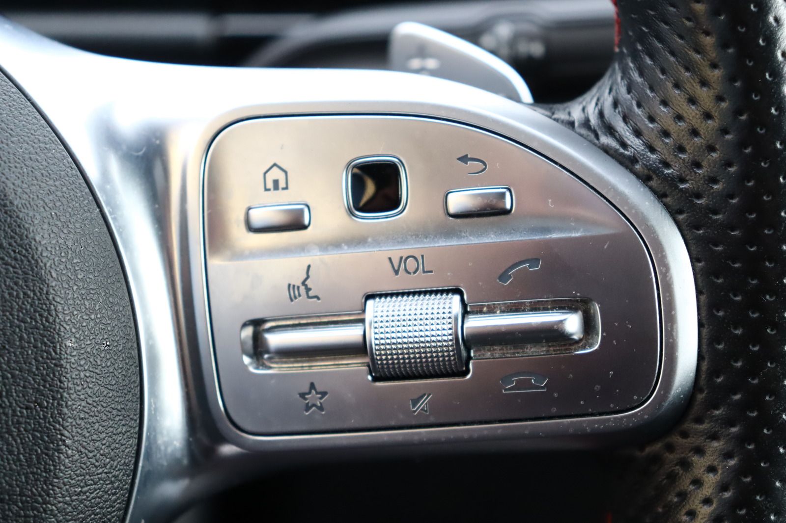 Fahrzeugabbildung Mercedes-Benz B 200 AMG Line * Navigation * Alcantara