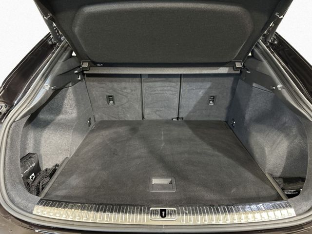 RSQ3 2.5 TFSI QUATT 280K/MH MATRIX+AHK+PANO+VCP