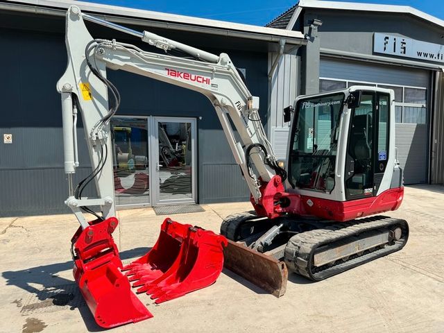 Takeuchi TB250 - 3X BUCKETS - POWERTILT - 2675 HOURS