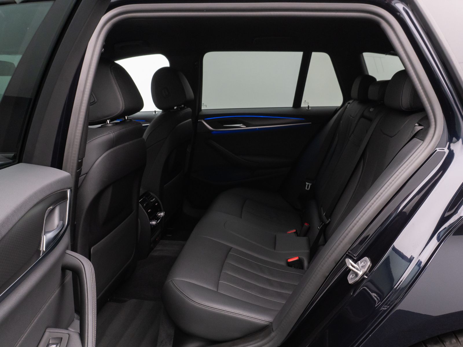 Fahrzeugabbildung BMW 530d xD M Sport Kamera Laser HUD DAB AHK Komfort