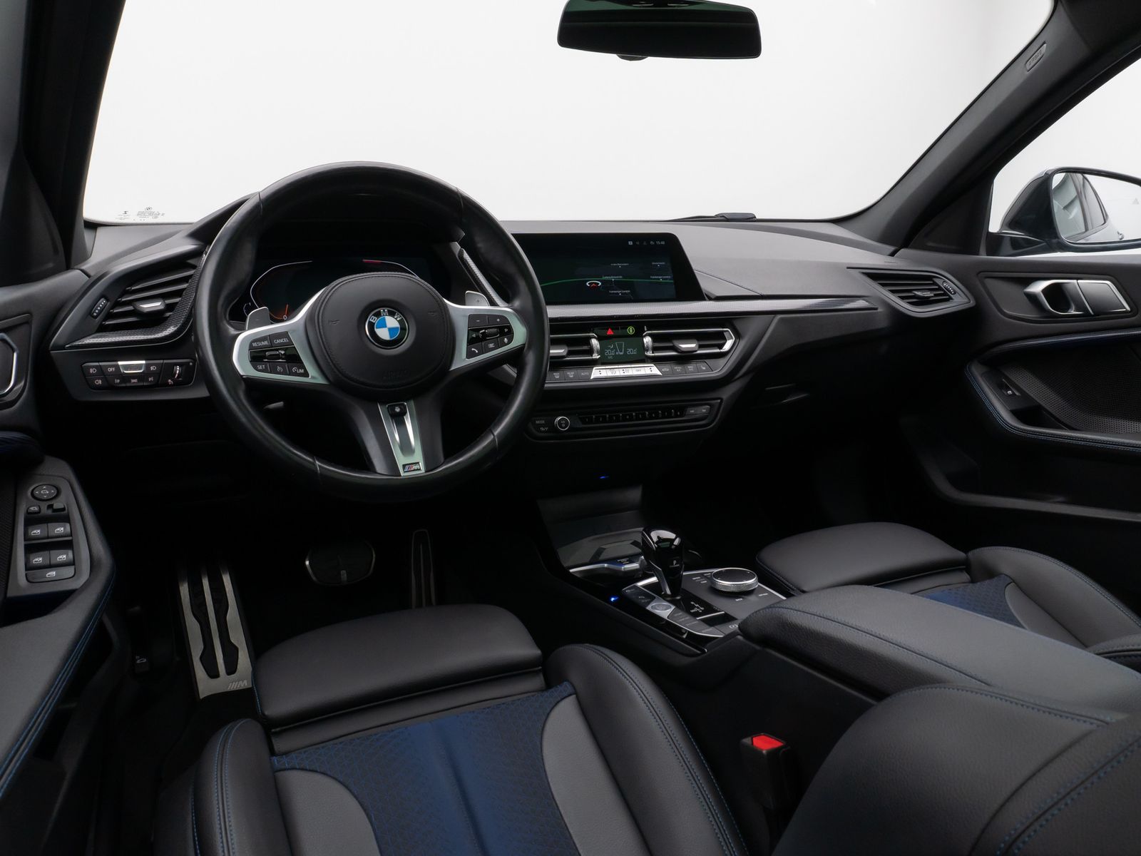 Fahrzeugabbildung BMW 120i M Sport Panorama PDC DAB Lenkrhzg Komfort
