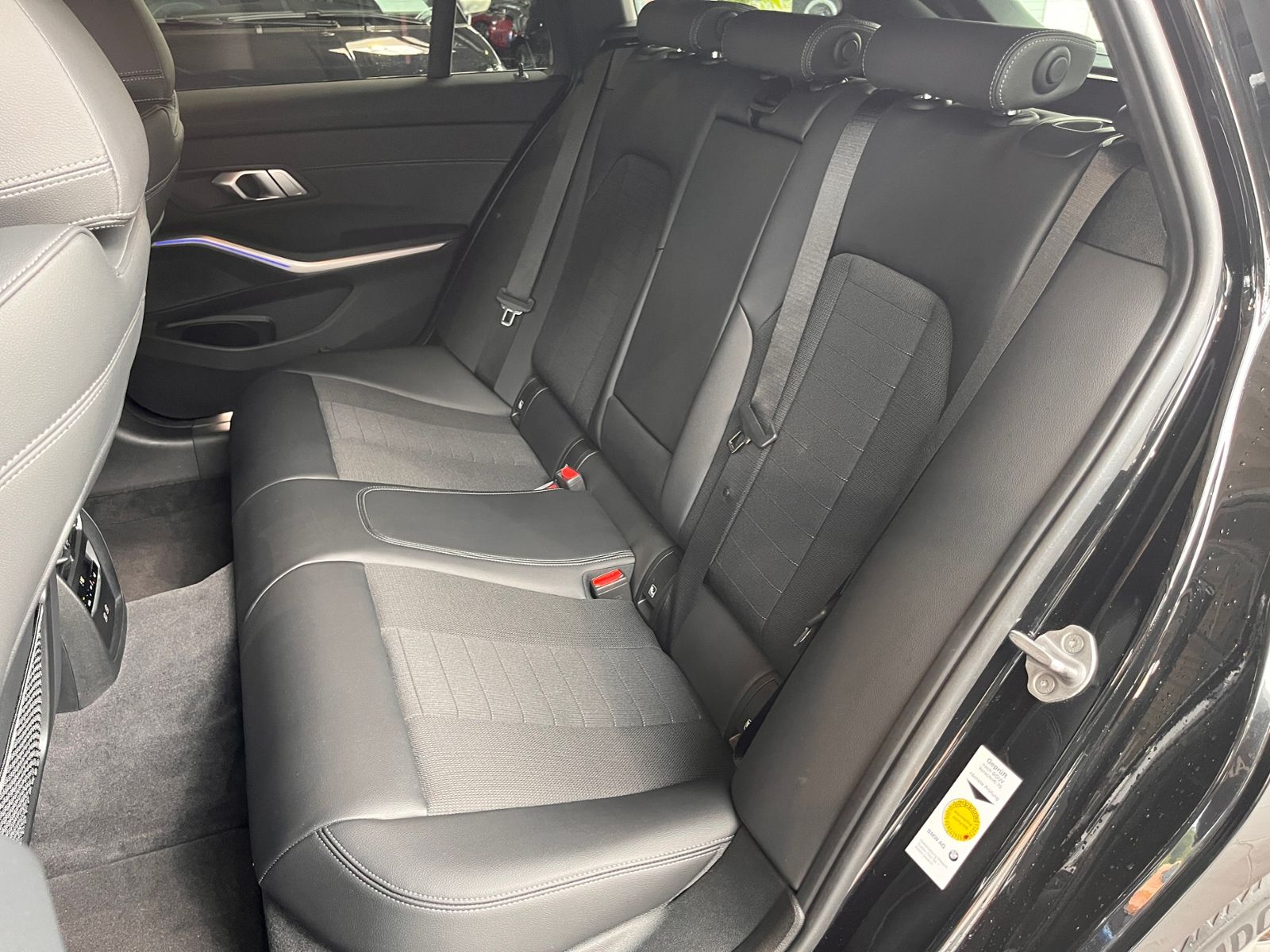 Fahrzeugabbildung BMW 320 i Sport Line Touring ACC LED NAVI ALU