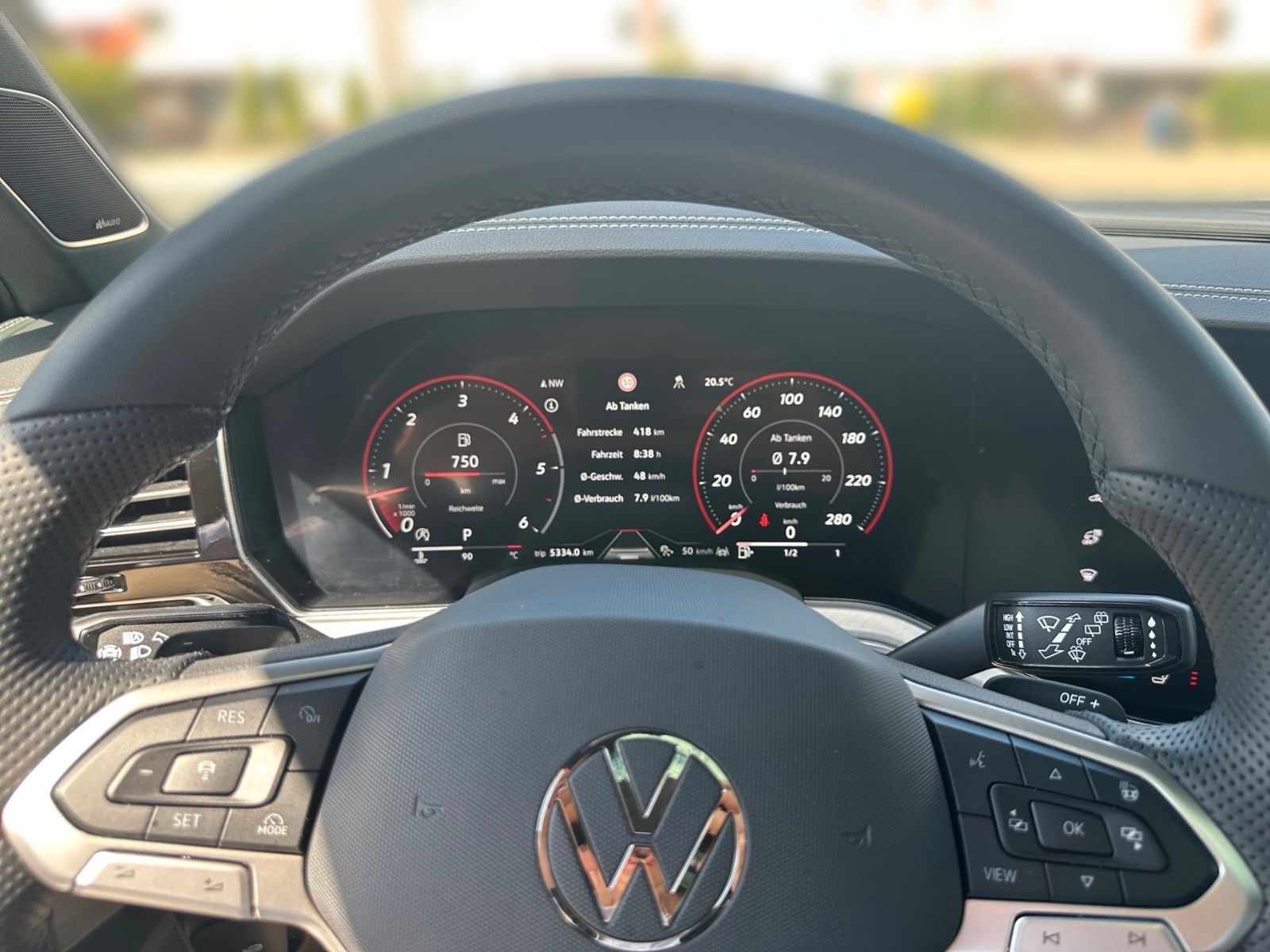 Fahrzeugabbildung Volkswagen Touareg 3.0 TDI  4Motion R-Line Pano ACC Nachtsi