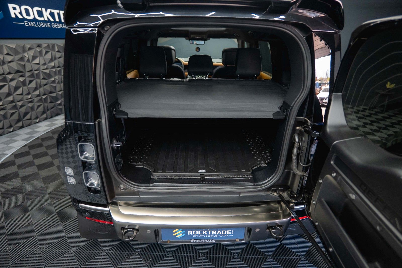 Fahrzeugabbildung Land Rover Defender 110 X-Dynamic Black Style Pack 4x4
