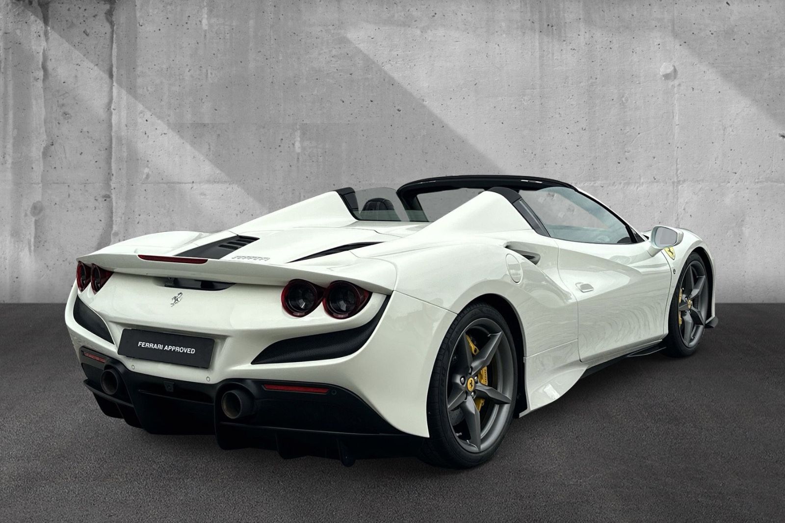 Fahrzeugabbildung Ferrari F8 Spider*Dt.Auto*Lift*LED Lenkrad*JBL*Kamera