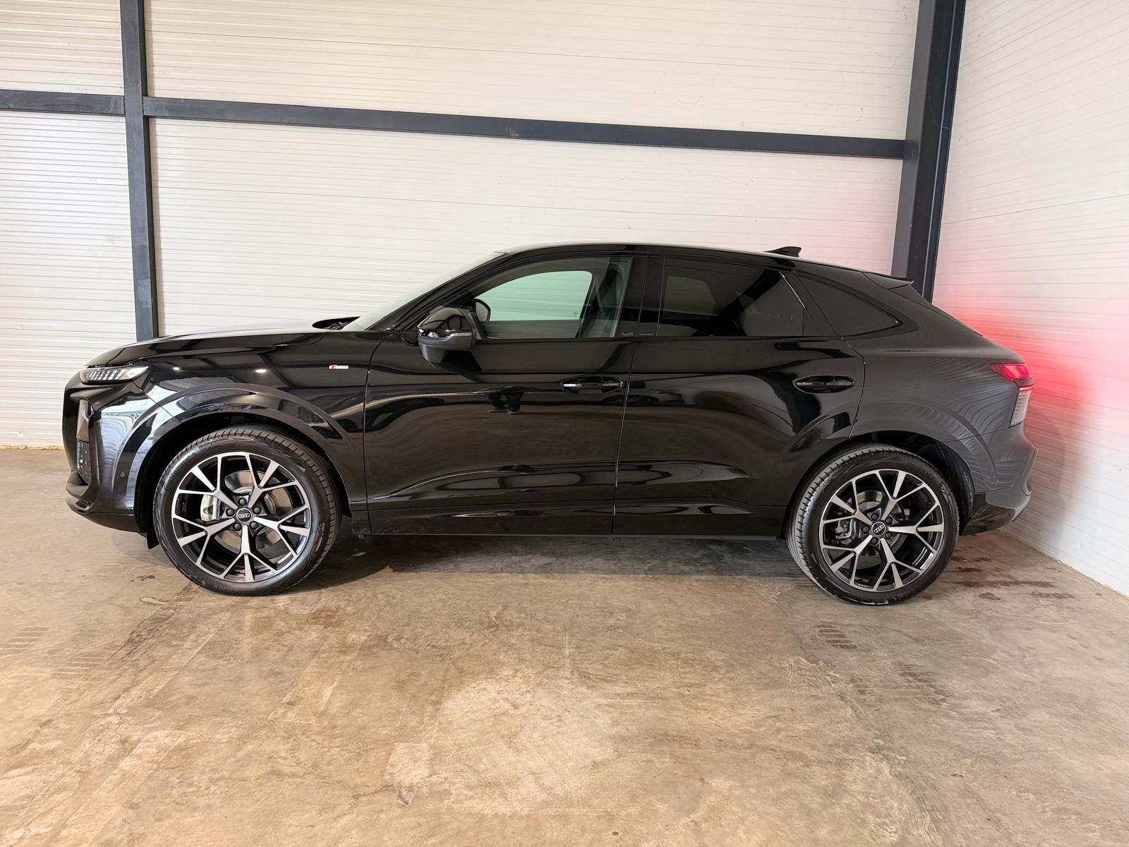 Audi Q3 SB QUATTRO /20"/SONOS/HUD/AHK/PANO/RED-STITCH imagem 3