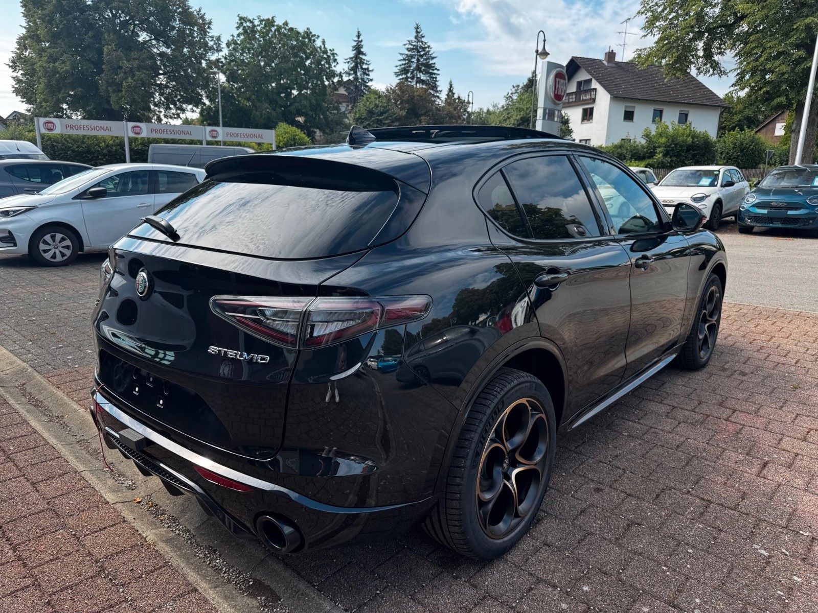 Fahrzeugabbildung Alfa Romeo Stelvio 2.2 Diesel Intensa Glasdach Memory Navi