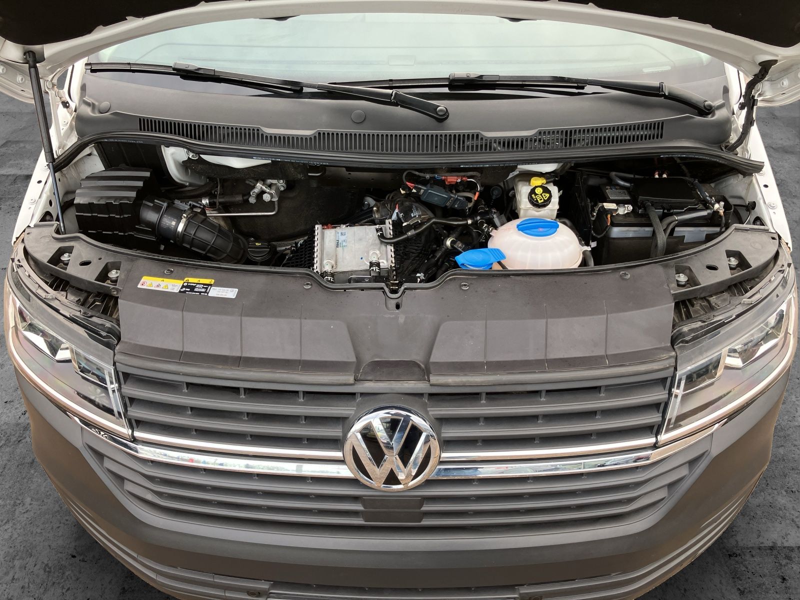 Fahrzeugabbildung Volkswagen T6 Transporter T6.1 Kasten TDI KR AHK KLIMA NAVI