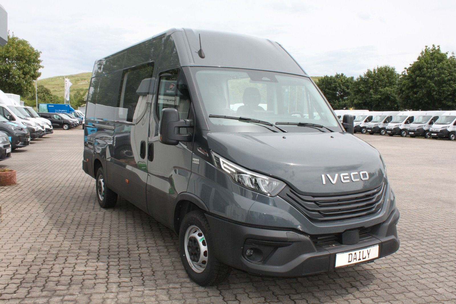 Fahrzeugabbildung Iveco Daily 35S18HA8 CRV Multicab/Automatik/Full-LED