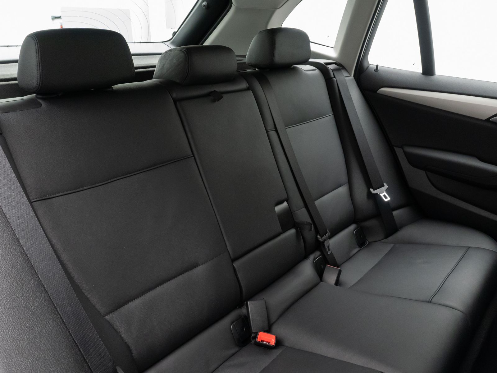Fahrzeugabbildung BMW X1 sD18d PDC HiFi Leder KlimaAut Multilenkrad LM
