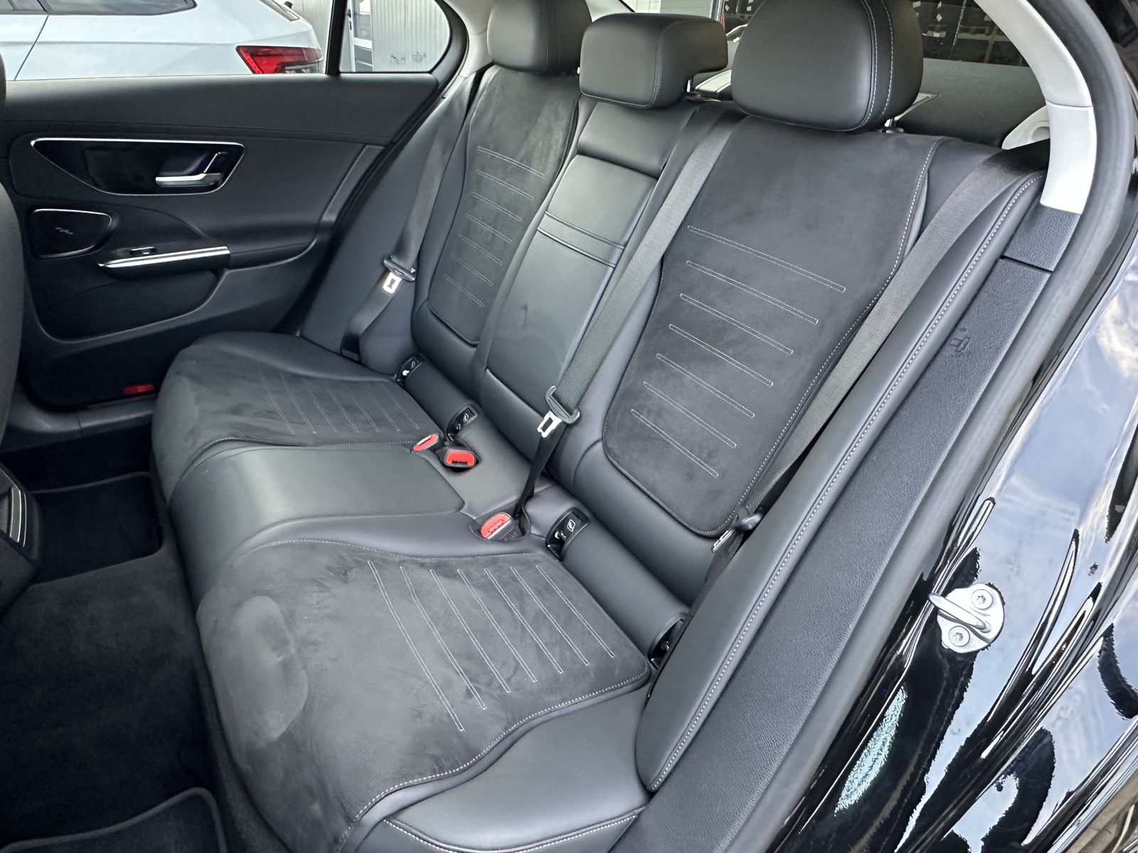 Fahrzeugabbildung Mercedes-Benz C 200d AMG-Line NAV+LED+KAM+HUD+VCOCK+CARPLAY+PP