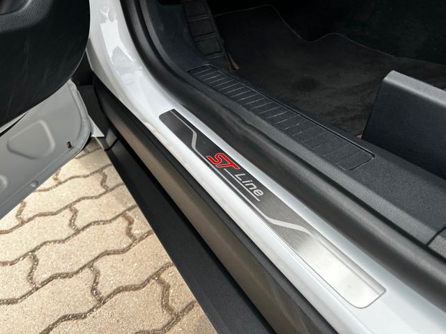 Kuga Hybrid ST-Line X *AWD*PANO*360°*MatrixLED*