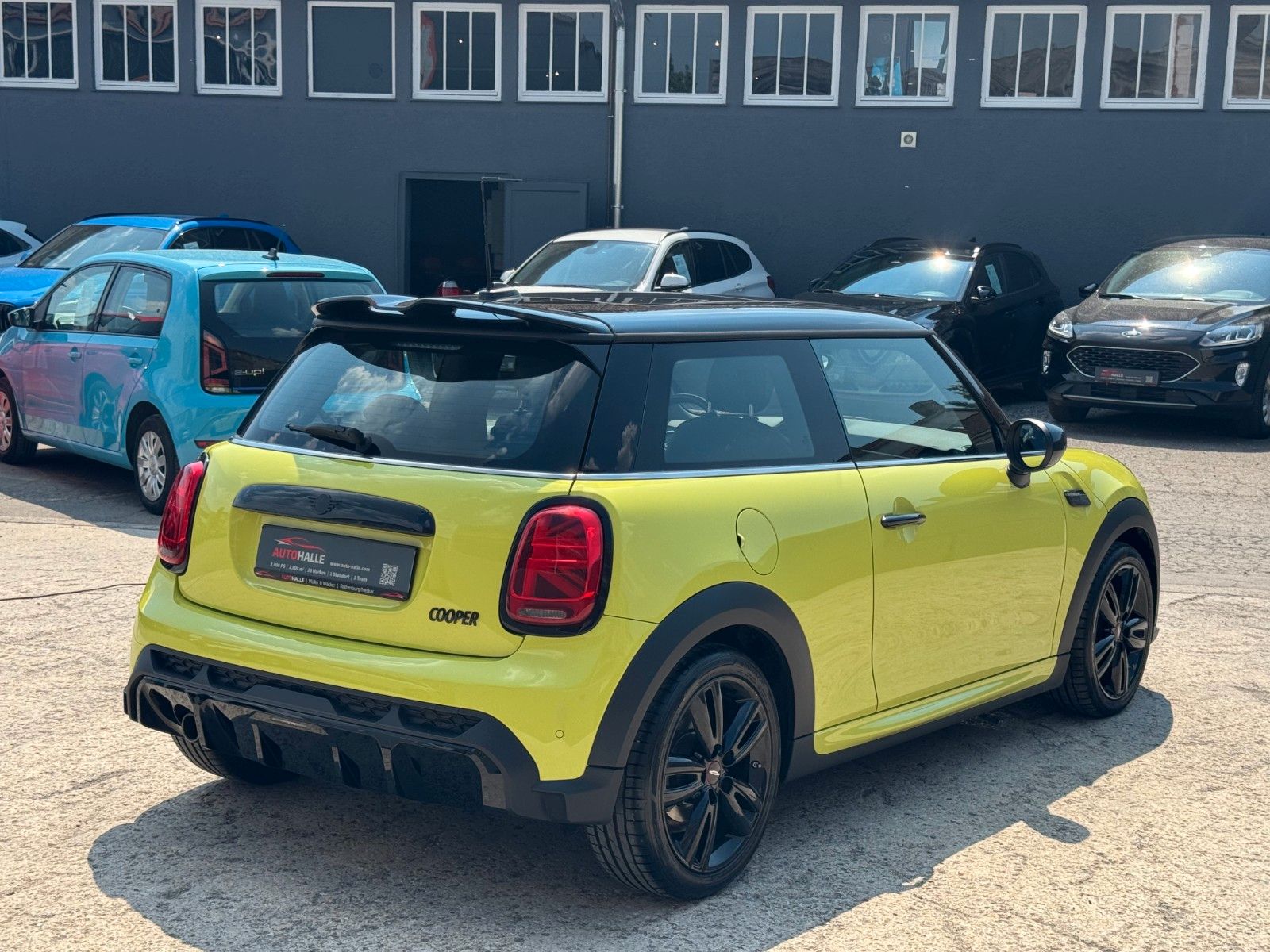 Fahrzeugabbildung MINI Cooper 1.5 JCW-Trim Panorama CarPlay DAB LHZ