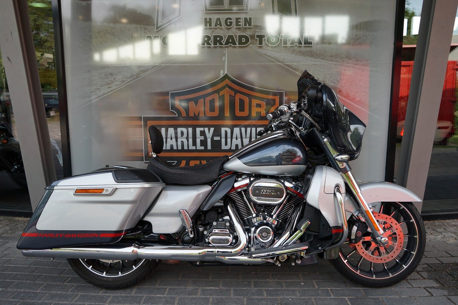 Fahrzeugabbildung Harley-Davidson Street Glide 117 CVO-Neuwertig-Wilbers