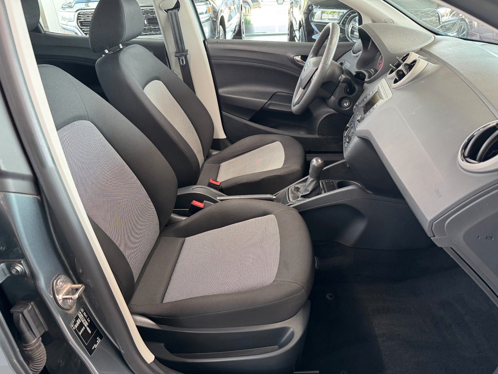 Fahrzeugabbildung SEAT Ibiza 1.0 Reference  "Klima LM Parksensoren hi."