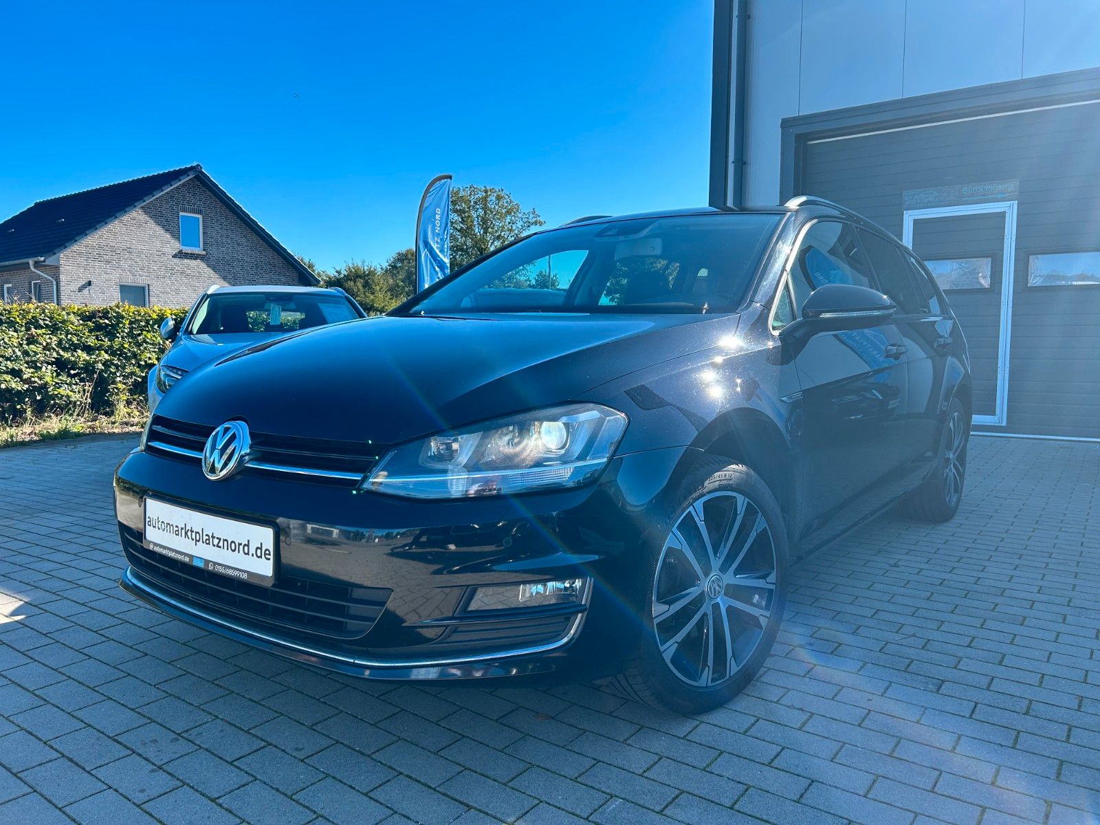 Volkswagen Golf - 1