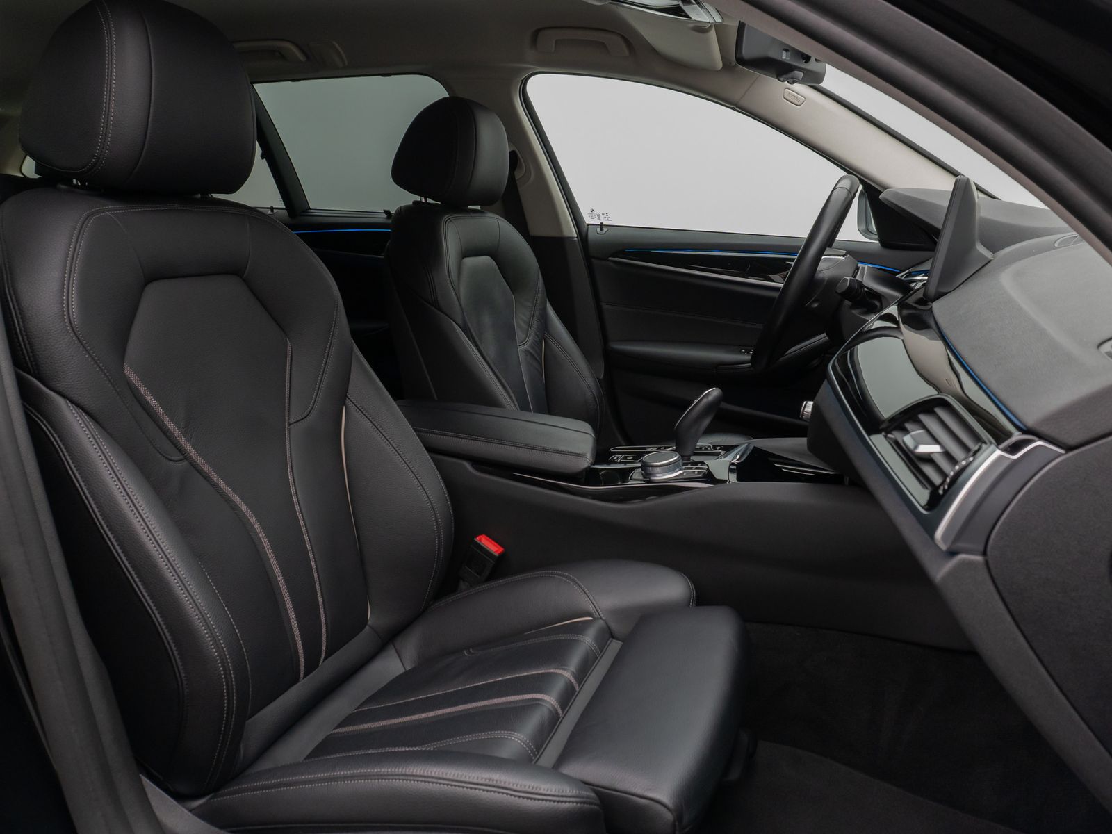 Fahrzeugabbildung BMW 530e Kamera DAB HiFi CockPitPro Fernlichtassist