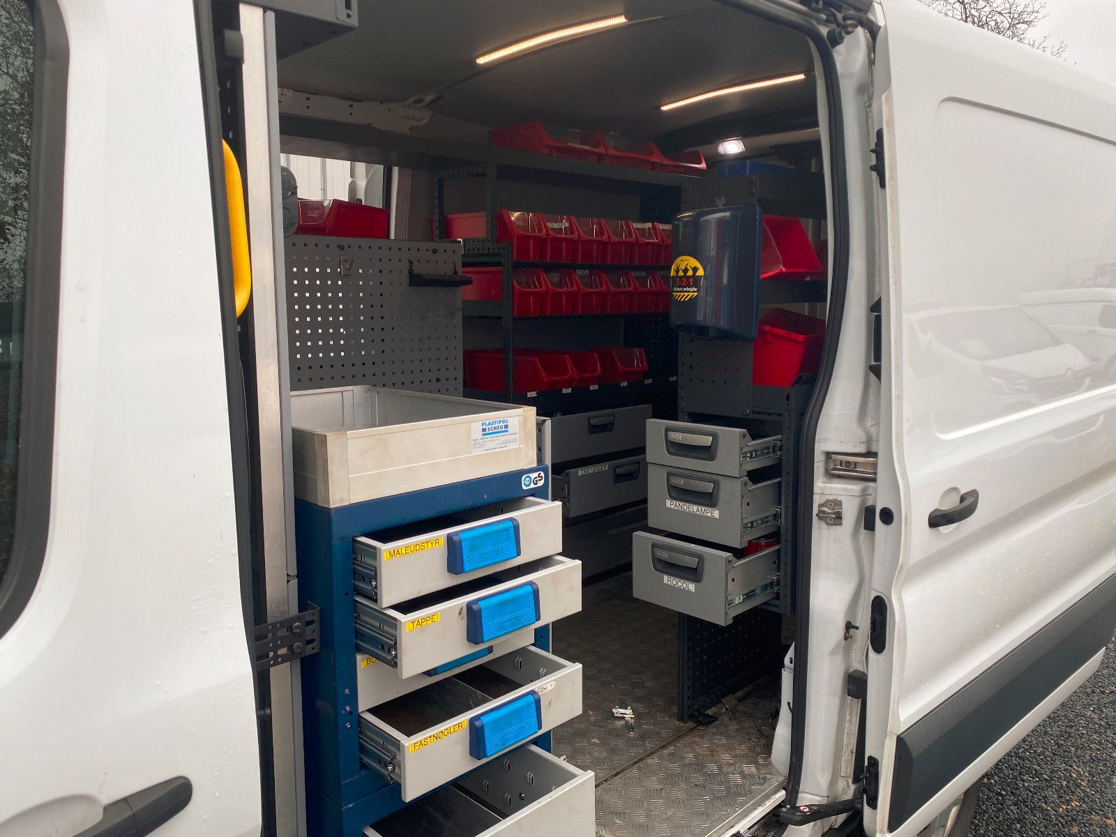 Fahrzeugabbildung Ford Transit Kasten 350 L2H2 Trend,AHK,Regale,STH,SHg