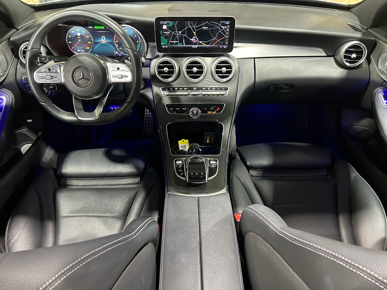 Fahrzeugabbildung Mercedes-Benz C 300 de/AMG/360°/PANO/APPLE/VIRTUAL/AMBIENTE/