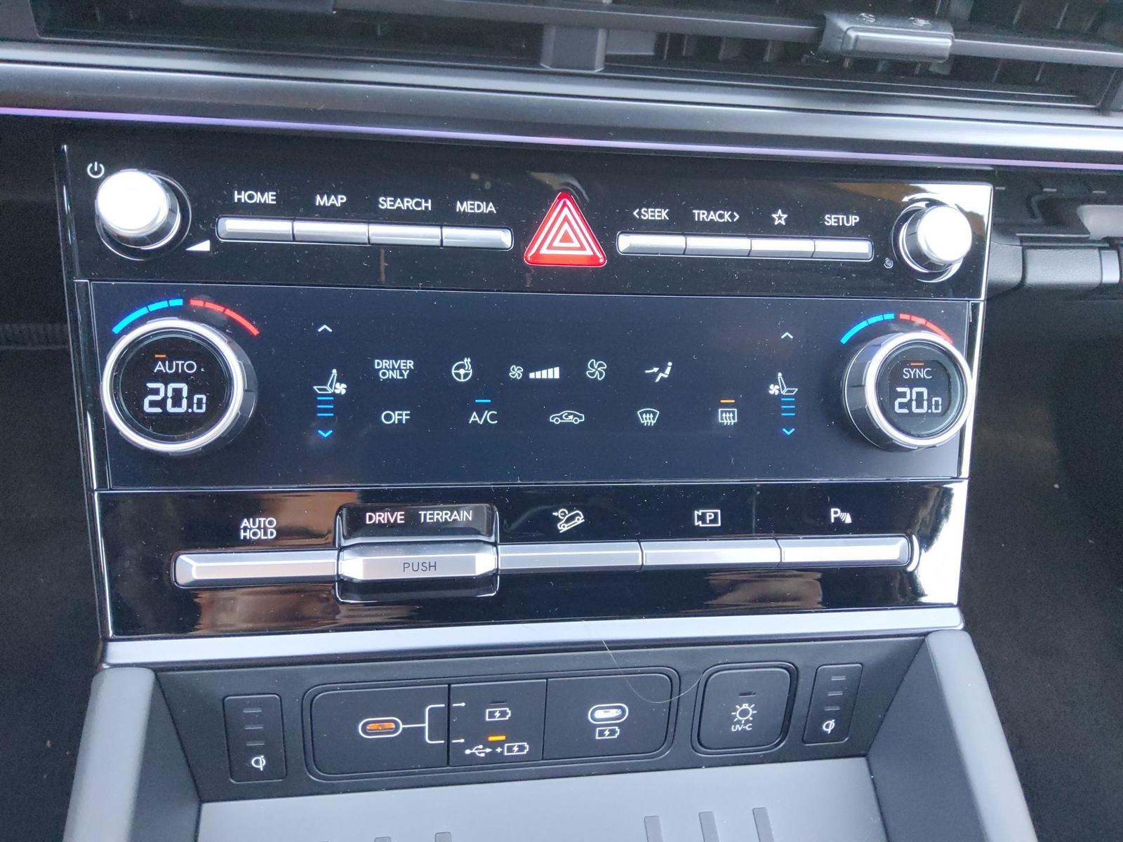 Hyundai Santa Fe MY25 1.6 TGDi HEV 4WD BLACKLINE HuD/BOS
