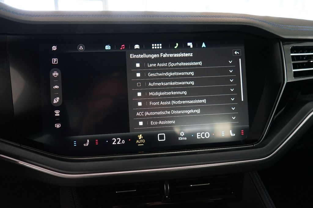 VW Touareg R eHybird | Pano | AHK | Dynaudio VW Touareg R eHybird | Pano | AHK | Dynaudio