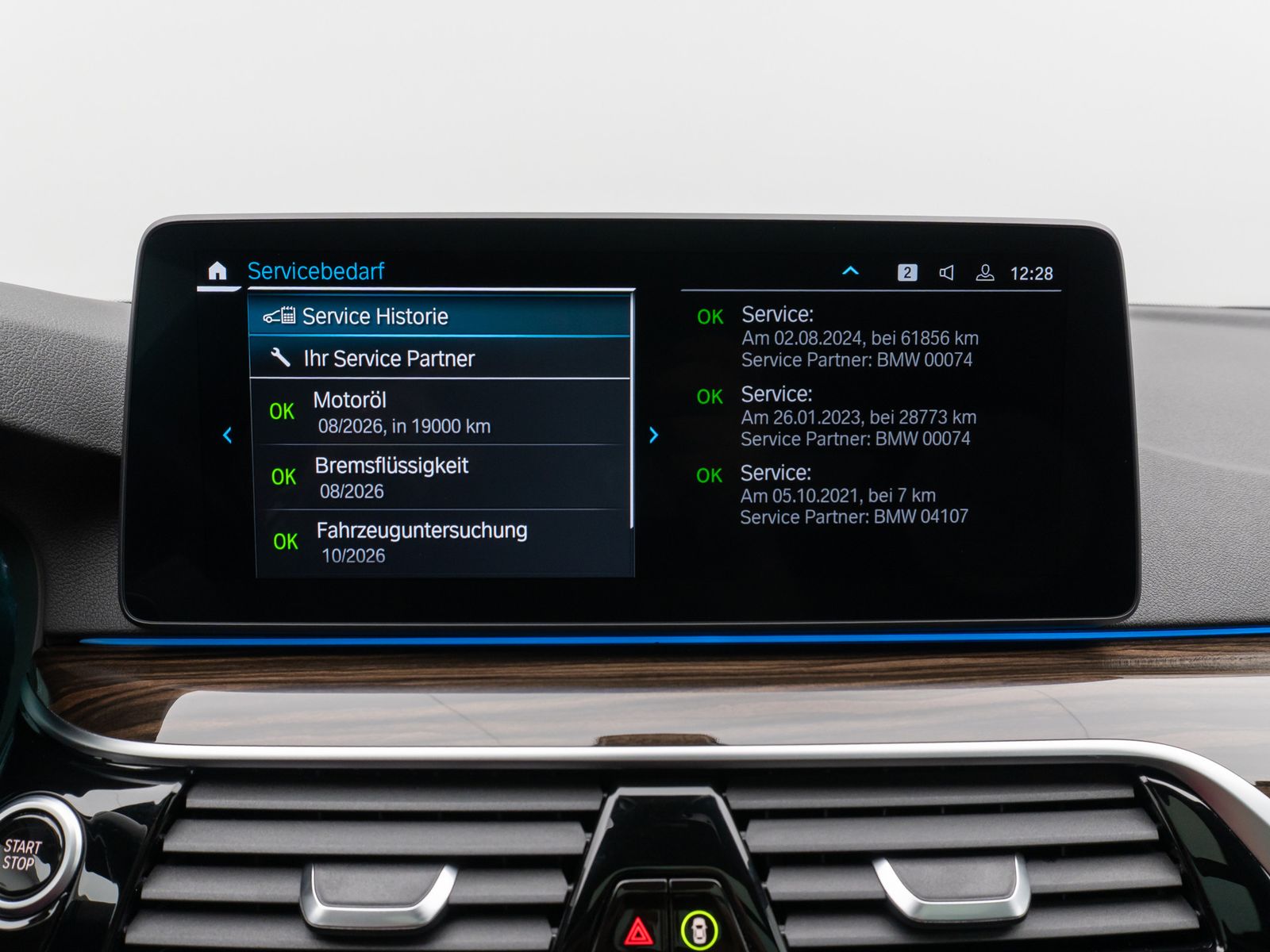 Fahrzeugabbildung BMW 530e Panorama Kamera DAB H/K WLAN Alarm Sport