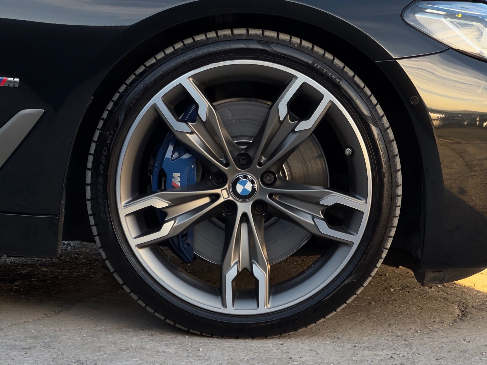 Fahrzeugabbildung BMW M550i xDr H&K 360° HUD Laser ACC SHD StdHz Nappa