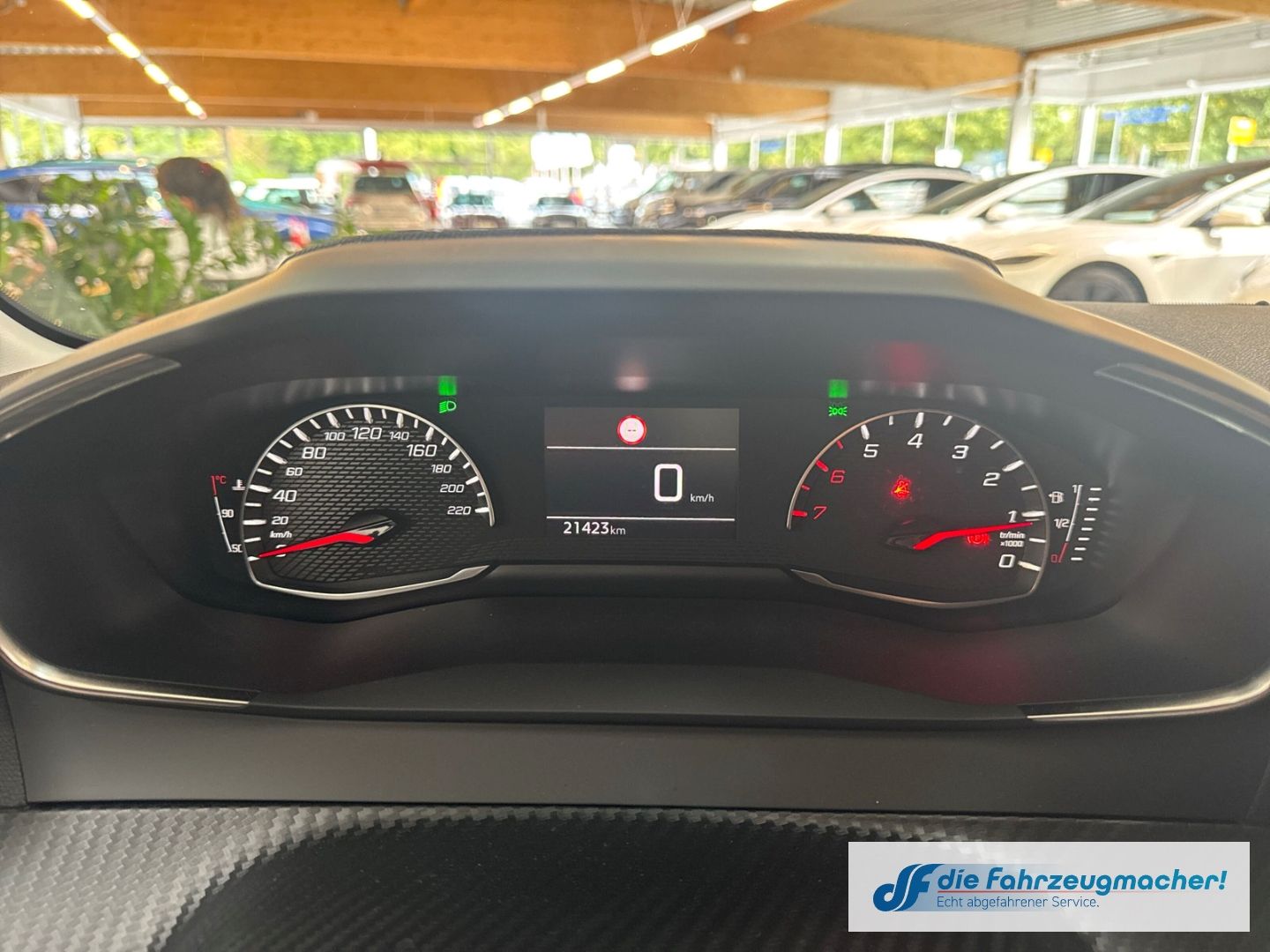 Fahrzeugabbildung Peugeot 208 Allure 1.2 PureTech 100 EU6d Navi LED Apple