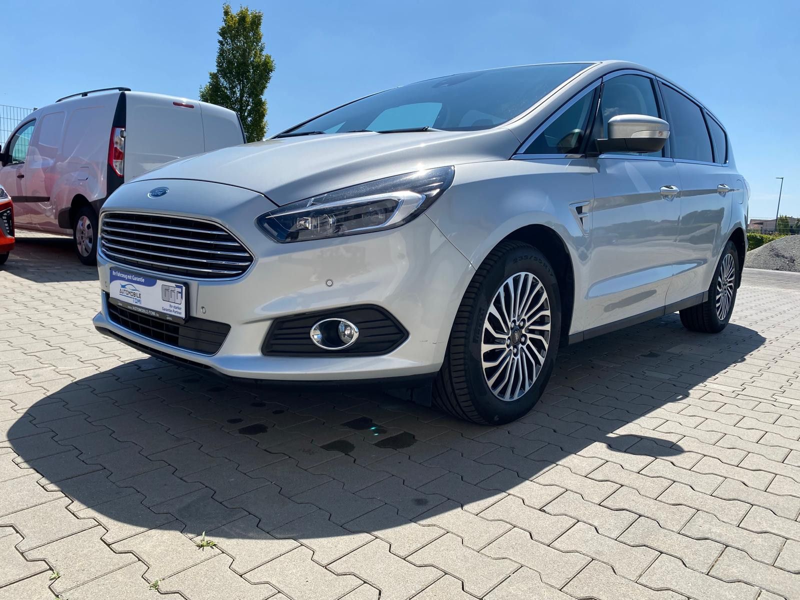 Ford S-MAX Titanium/7 SITZE/NAVI/SERVICE NEU