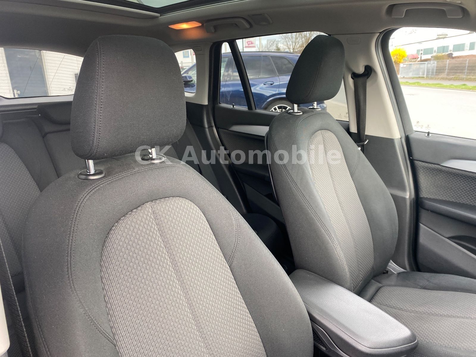 Fahrzeugabbildung BMW X1 xDrive 20d Advantage Autom./Navi/Pano/LED/PDC