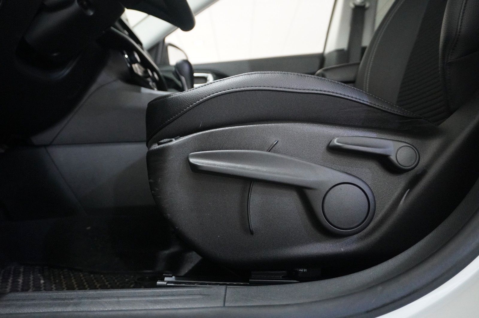 Fahrzeugabbildung Jeep Compass 1.3T GSE LIMITED NAVI/LED/360°/VIRT/DAB+