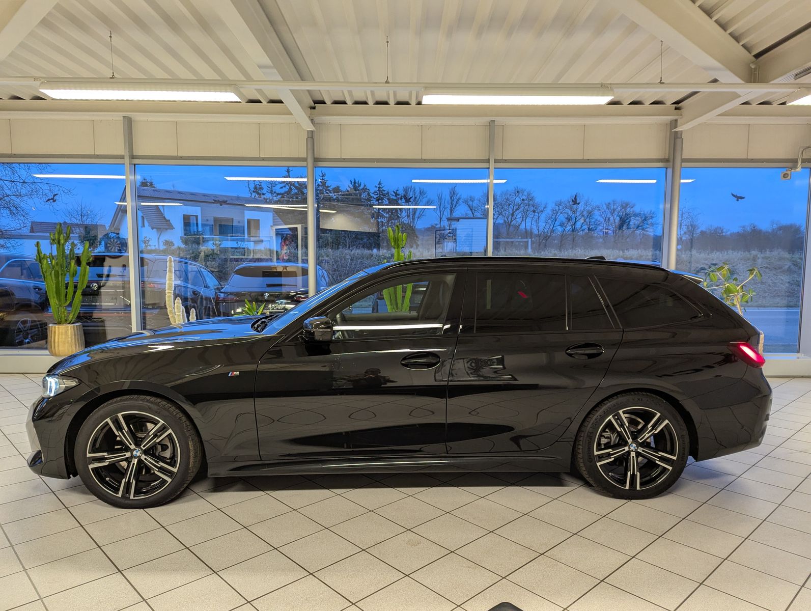 BMW 320 d xD M-Sport HUD Pano ACC LED-adaptiv AHK - Image 4