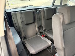 Fahrzeugabbildung Volkswagen Touran 1.5 TSI 7-Sitzer Einparkh. Tempomat 17"