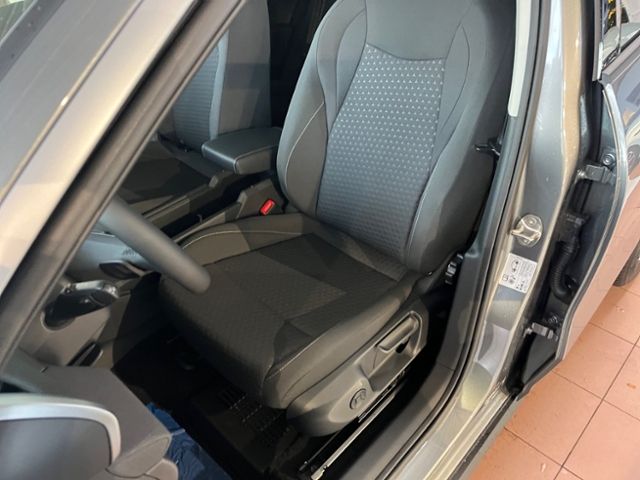 Fahrzeugabbildung Volkswagen T-Roc Life 1.5 l eTSI DSG AHK GJR NAVI