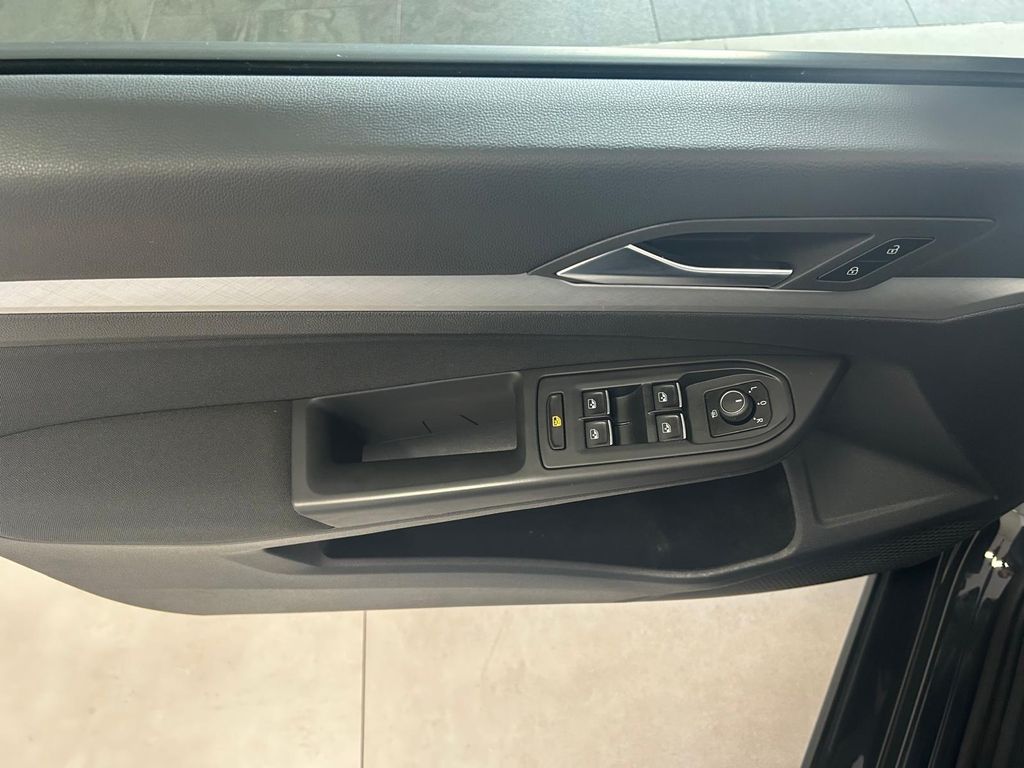 Volkswagen Golf VIII Var 2.0TDI LIFE*LED*ACC*NAVI*PDC*ViCo*