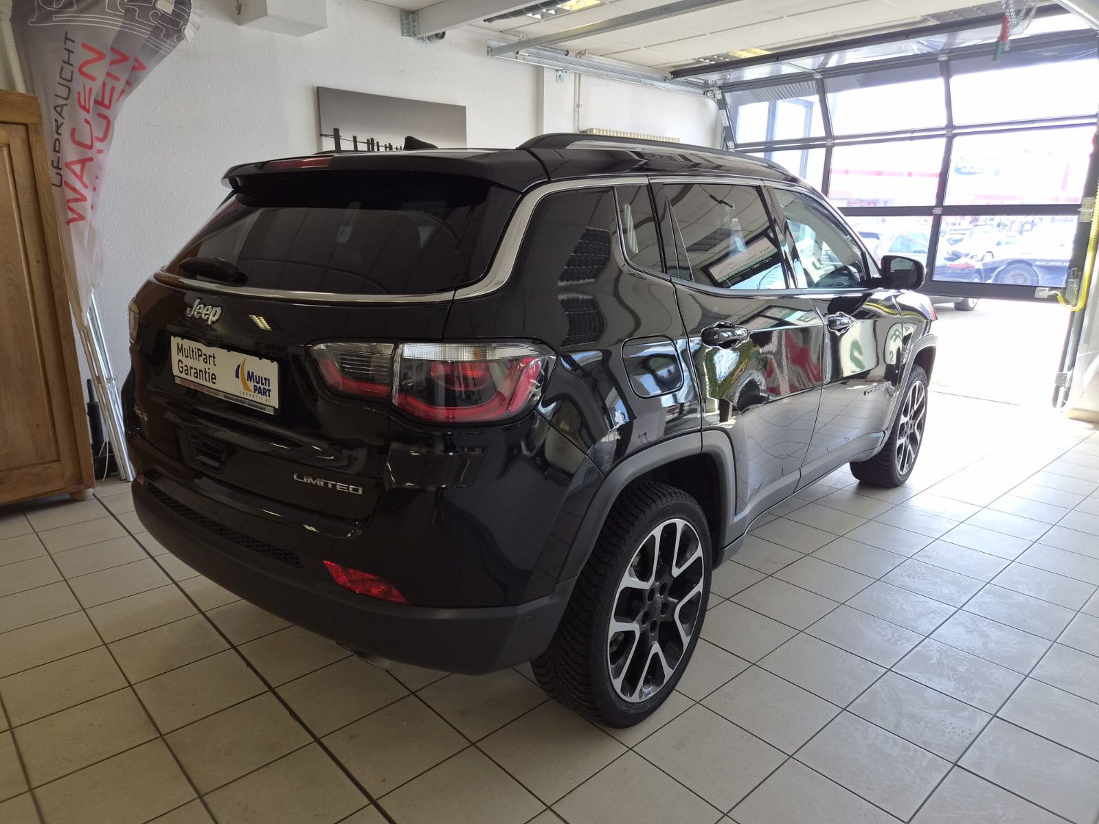 Fahrzeugabbildung Jeep Compass Limited 4WD / LED / NAVI / LEDER
