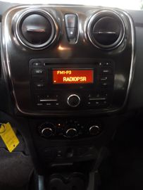 Dacia Sandero II Laureate, 8-fach bereift