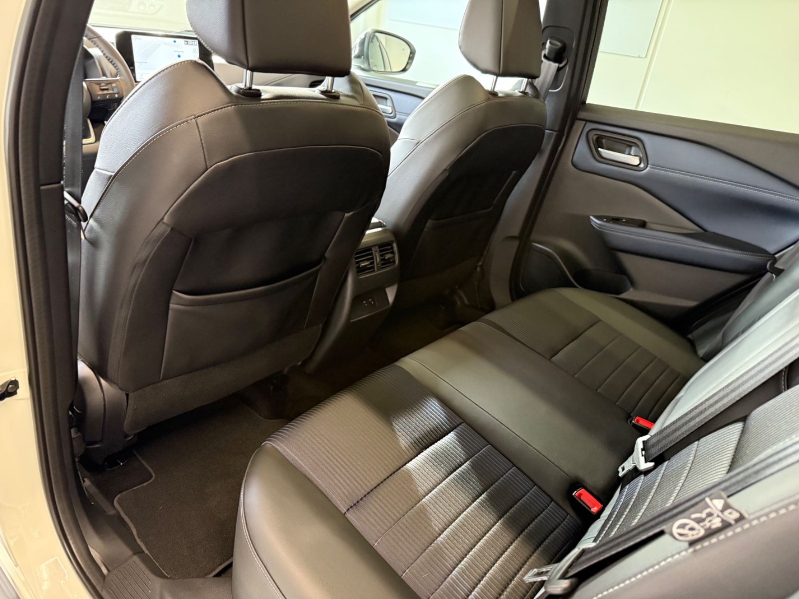 Fahrzeugabbildung Nissan Qashqai Premiere 360° Kamera, Navi, Winterpaket,