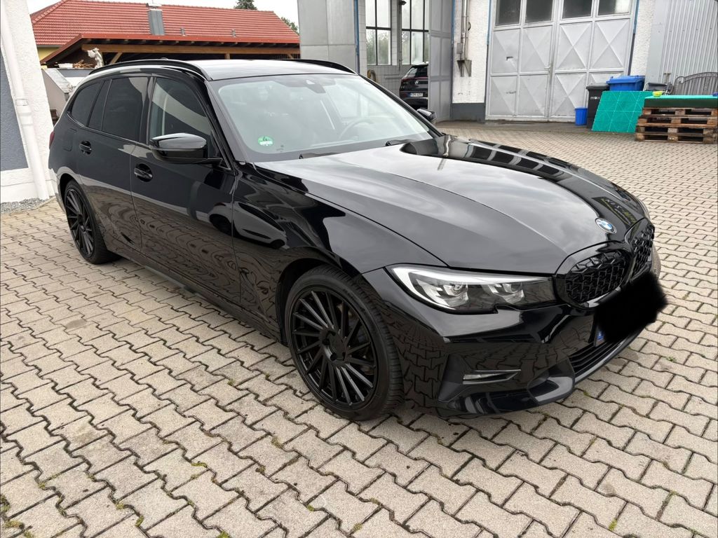 Image of BMW 320
