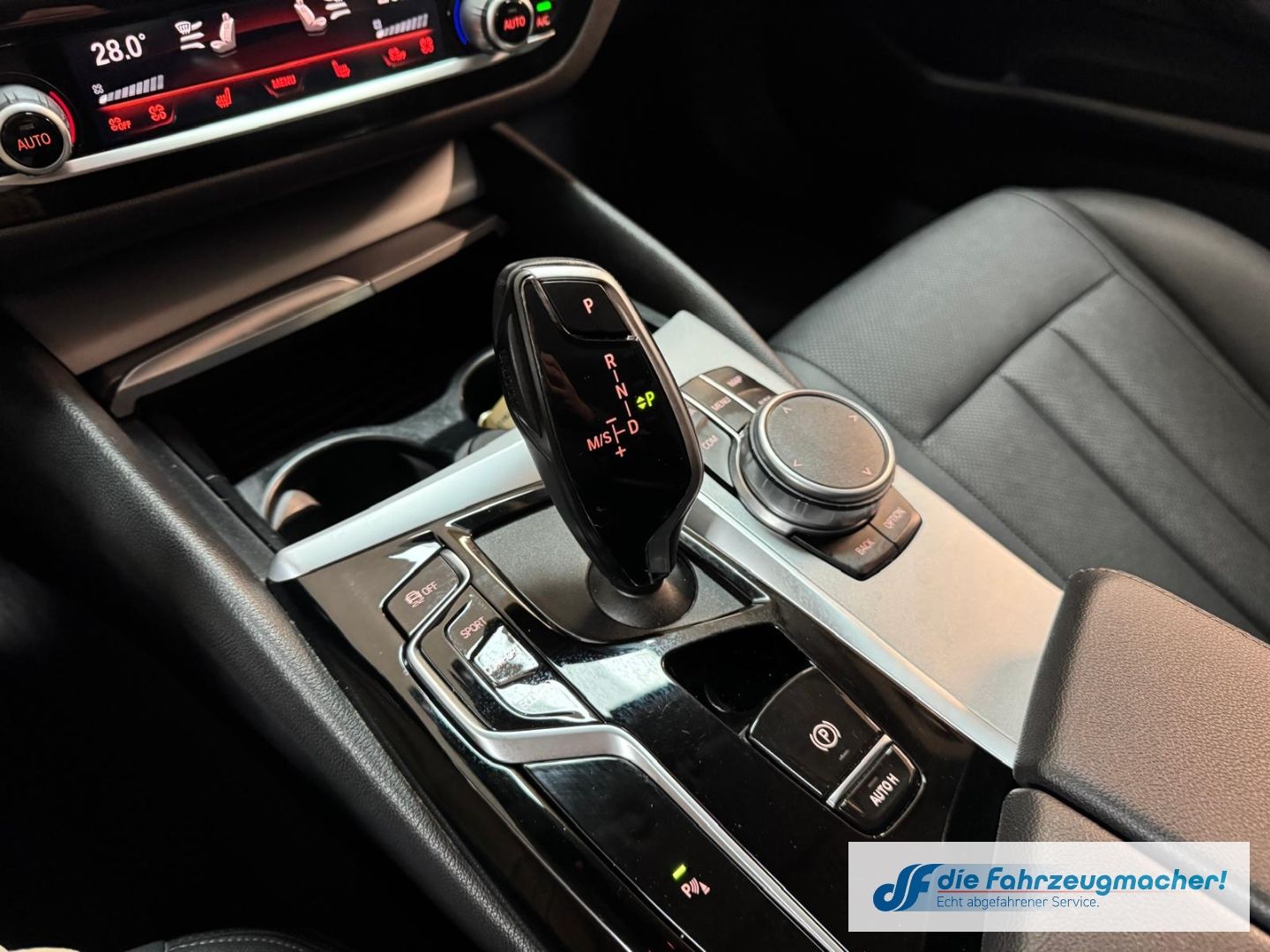 Fahrzeugabbildung BMW 520 d Touring Park-Assistent Luftfederung Navi D