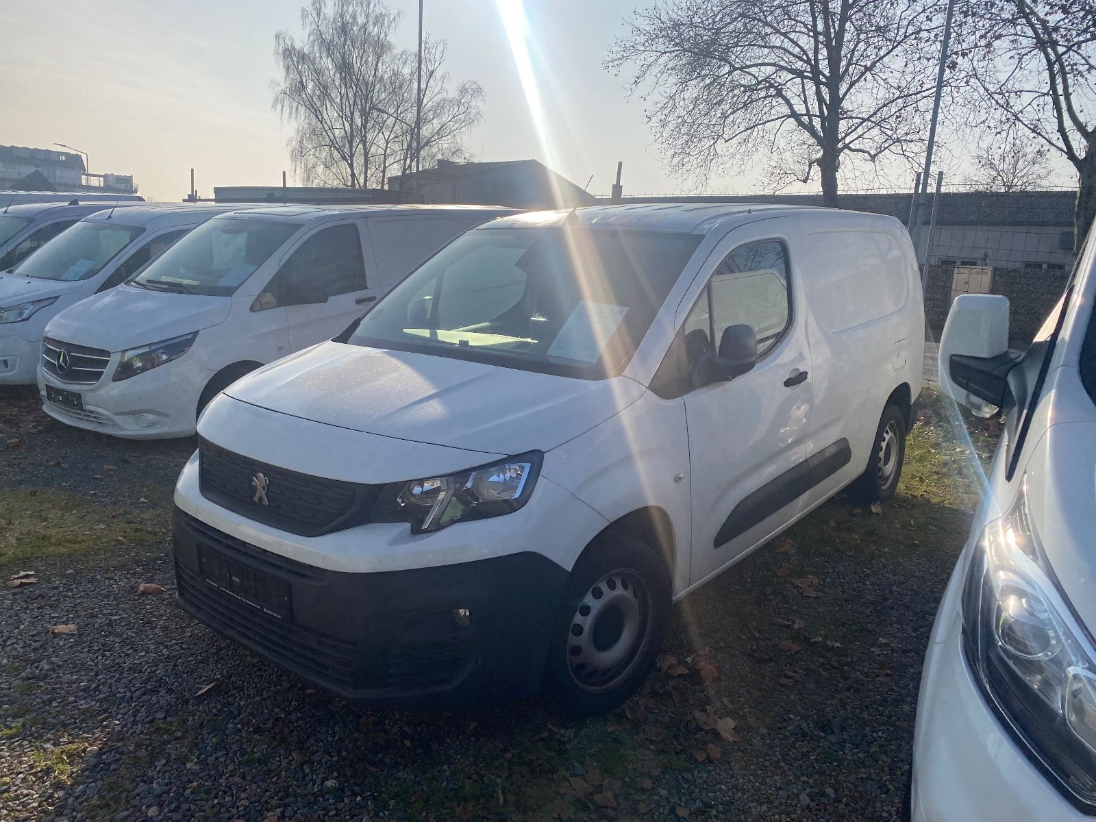 Fahrzeugabbildung Peugeot Partner Premium L2,SHZ,PDC,Regal,Fahrradhalter