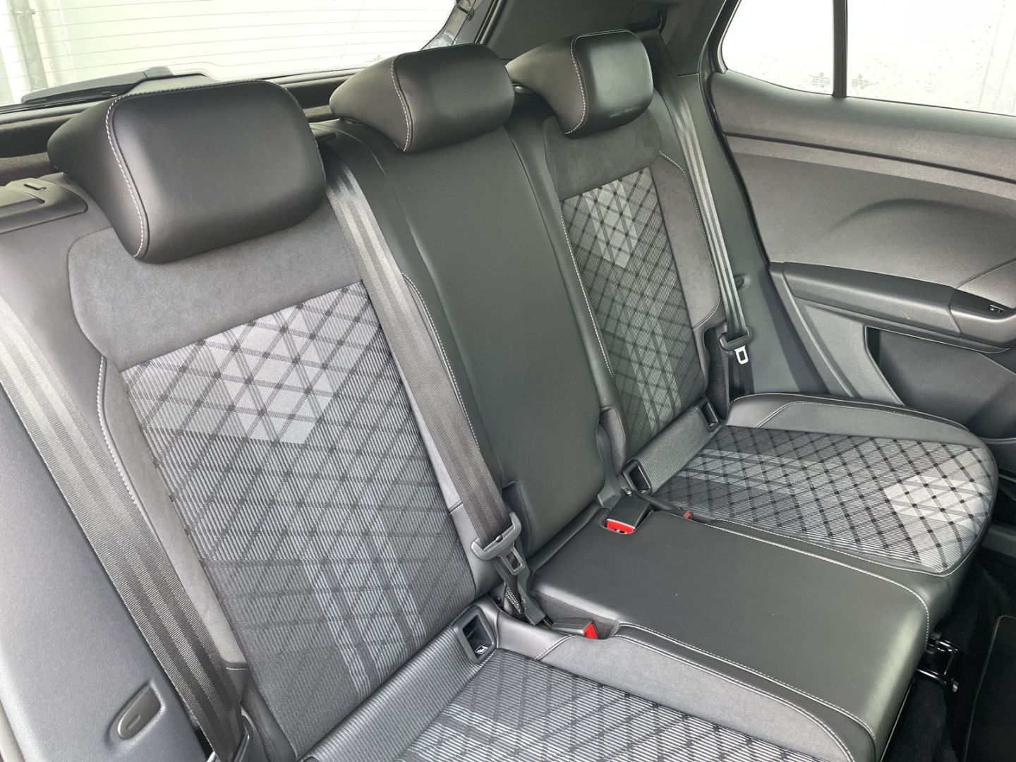 T-Cross 1.5 TSI DSG R-Line AHK/Kamera/Navi/App-C