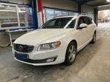Volvo V70 Kombi T5 *Inception*Facelift*Standhzg. - Volvo V70 mit Benzin-Antrieb