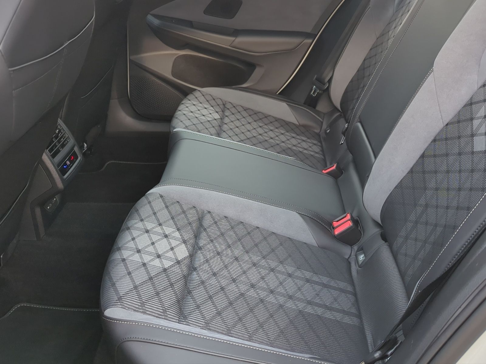 Volkswagen Golf VIII Variant 2,0 TDI R-Line Navi Pano Kamer imagem 3