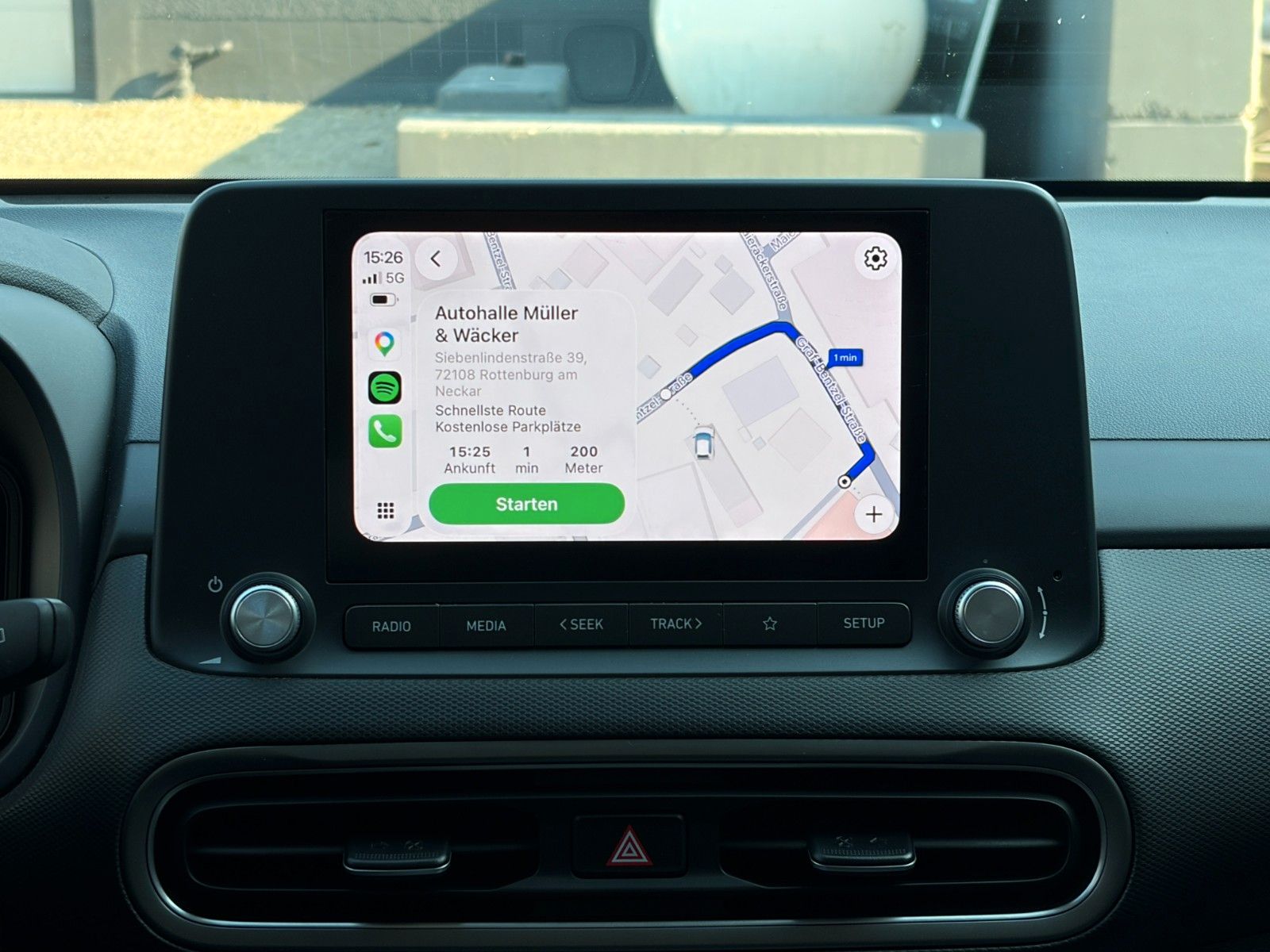 Fahrzeugabbildung Hyundai KONA E Select ACC PDC LFA LKA SHZ LHZ CarPlay