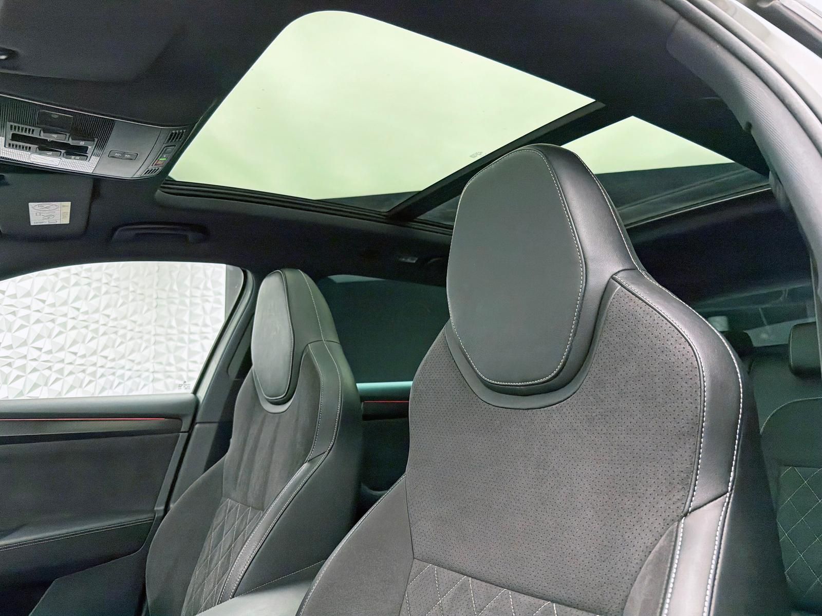 Fahrzeugabbildung SKODA SPORTLINE 2.0 TSI/BLACK/PANO/DCC/CANTON/360°/DAB